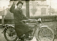 Franz Anton Boniface Spanke mit seiner Harley-